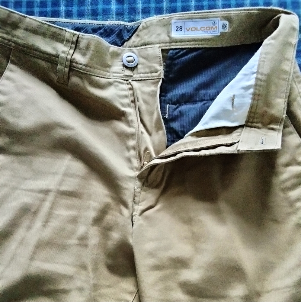 Volcom shorts - Picture 12 of 13